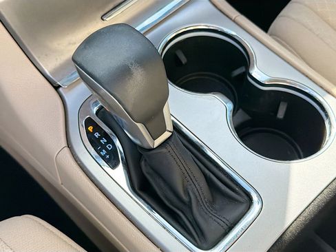 Used 2018 Jeep Grand Cherokee Laredo image 27