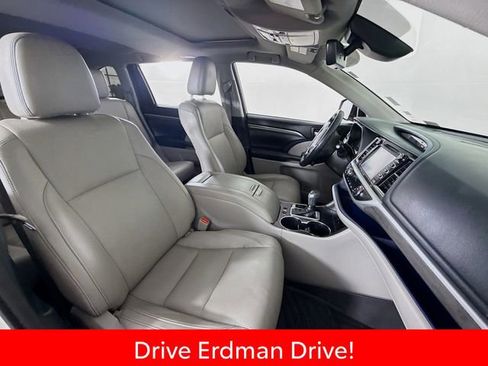 Certified 2018 Toyota Highlander Limited FWD image 24
