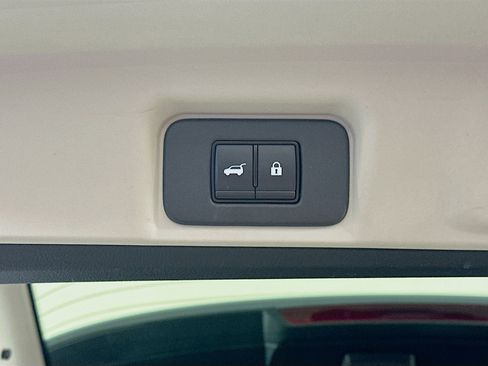 Used 2023 Nissan Ariya FWD image 31