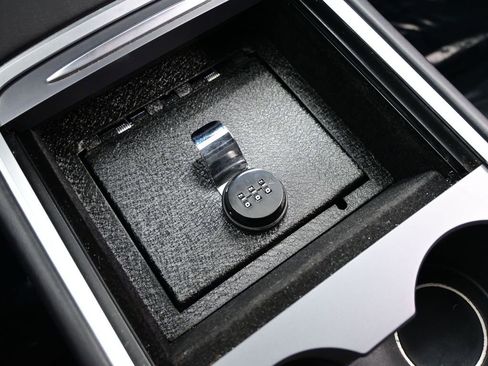 Used 2022 Tesla Model 3 Long Range image 18