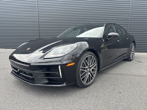 Certified 2025 Porsche Panamera image 1