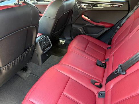 Used 2026 Porsche Macan AWD/4WD image 30