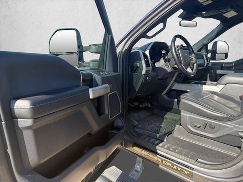 Used 2022 Ford F250 Lariat w/ Black Appearance Package AWD/4WD image 9