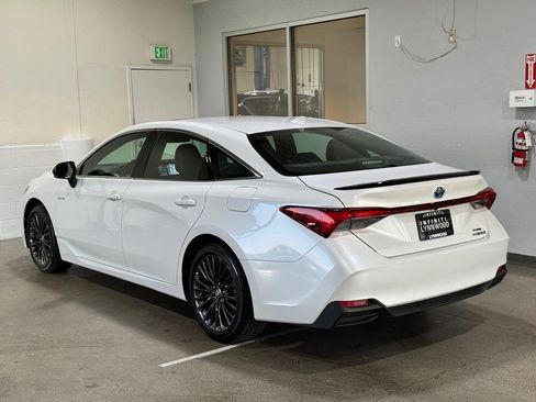 Used 2021 Toyota Avalon XSE image 6