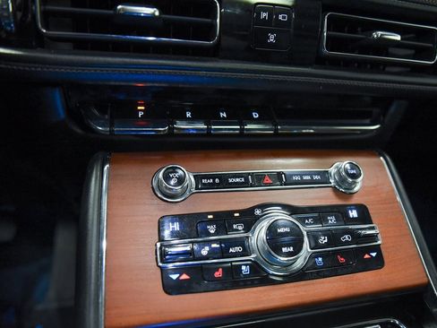 Used 2020 Lincoln Aviator Reserve w/ Equipment Group 202A image 18