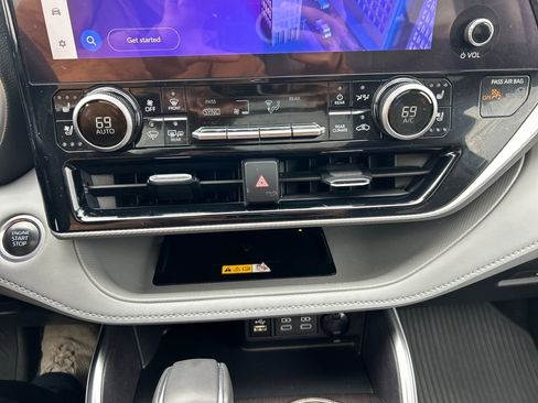 Used 2024 Toyota Highlander Platinum image 30