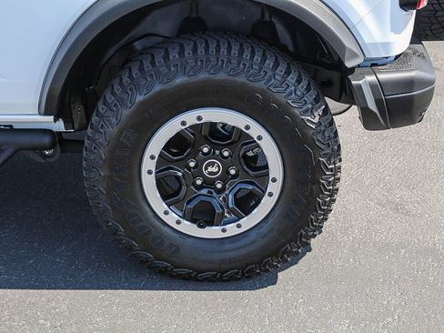 Certified 2023 Ford Bronco Badlands w/ Sasquatch Package AWD/4WD image 11