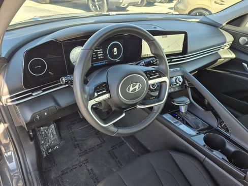 Used 2025 Hyundai Elantra SEL image 10
