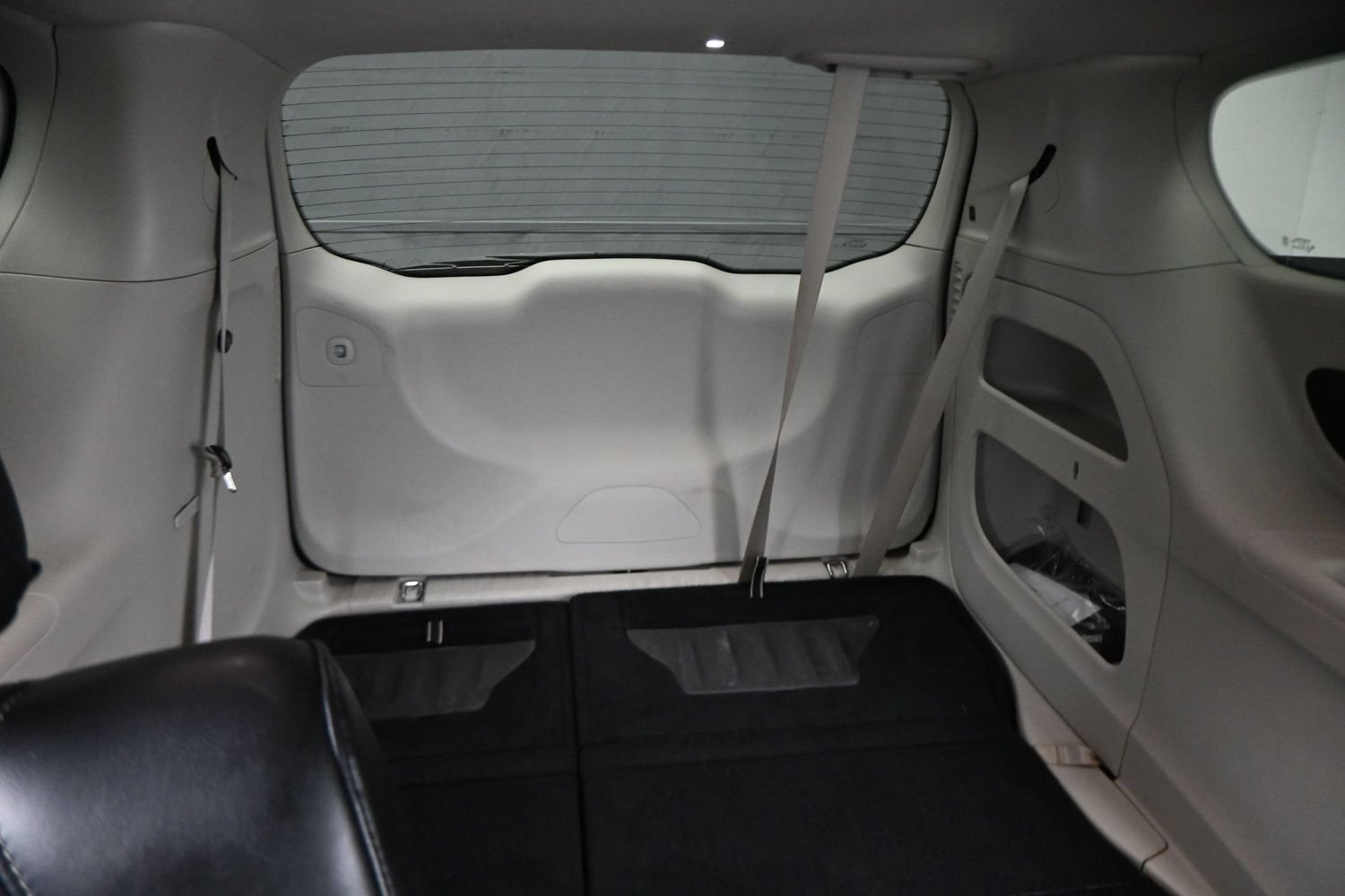 Used 2024 Chrysler Pacifica Touring-L FWD image 16