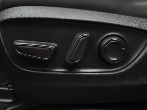 Used 2023 Toyota Sienna XLE FWD image 33