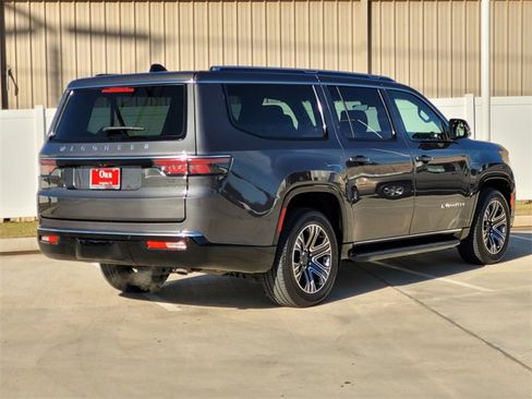 Used 2024 Jeep Wagoneer L 4WD w/ Premium Group I image 4