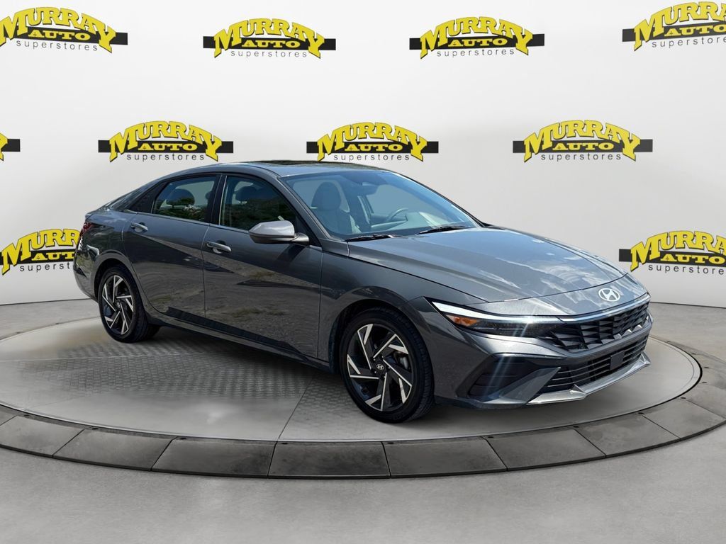 Used 2025 Hyundai Elantra SEL FWD image 7