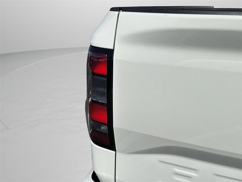 Used 2024 Nissan Frontier SV image 42