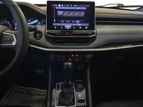 Used 2023 Jeep Compass Latitude image 11