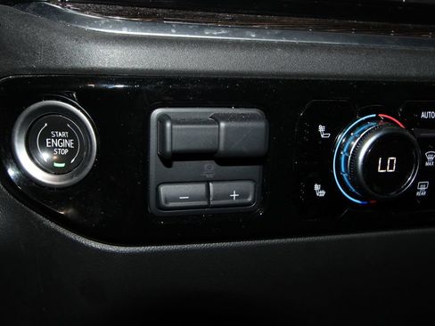 Used 2022 GMC Sierra 1500 SLE w/ Preferred Package AWD/4WD image 16
