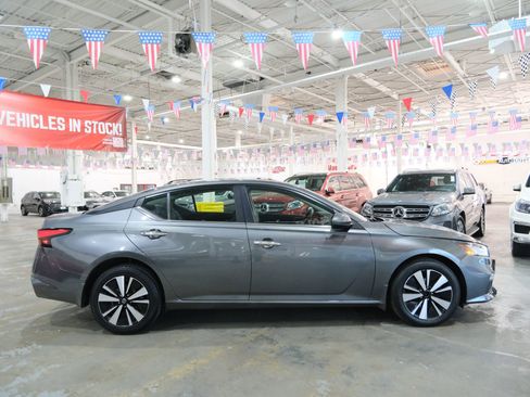 Used 2022 Nissan Altima 2.5 SV image 13