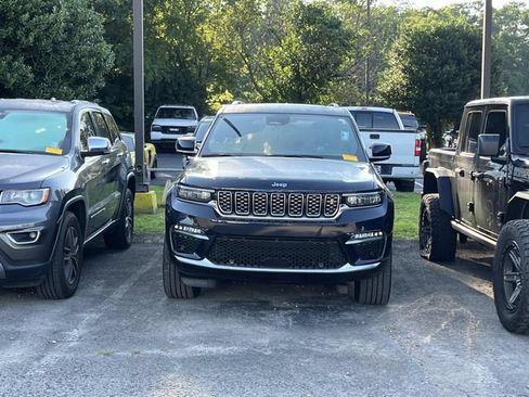 Used 2022 Jeep Grand Cherokee Summit AWD/4WD image 8