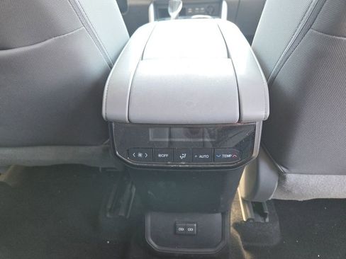 Used 2023 Toyota Highlander L FWD image 28