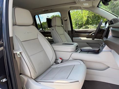 Used 2024 GMC Yukon XL Denali w/ Advanced Technology Package AWD/4WD image 31