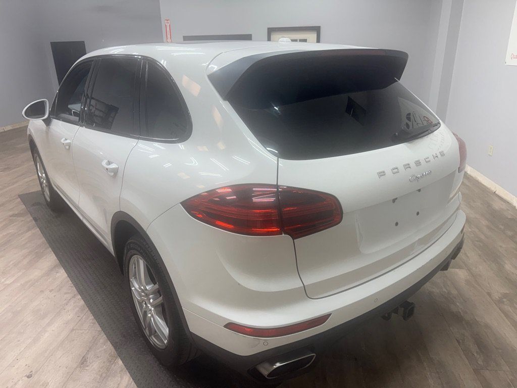 Used 2016 Porsche Cayenne AWD/4WD image 2