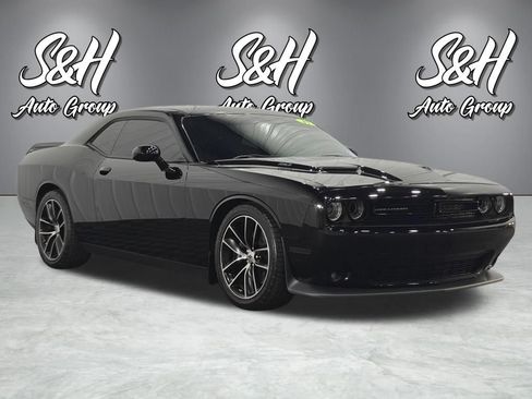Used 2017 Dodge Challenger R/T Scat Pack w/ Leather Interior Group RWD image 2