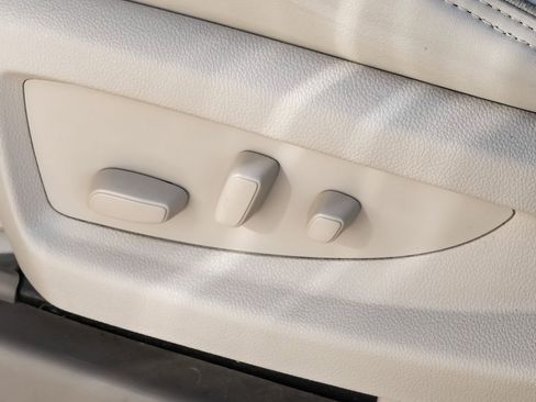 Used 2020 GMC Yukon Denali w/ Denali Ultimate Package image 32