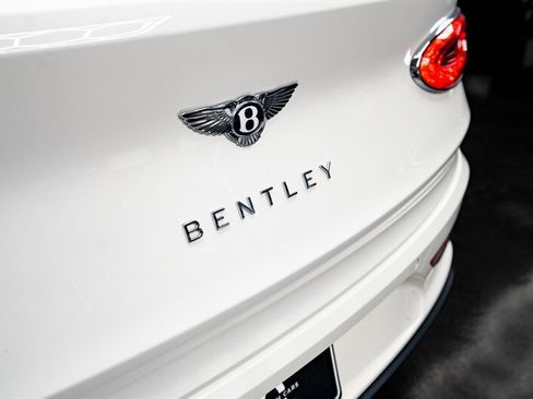 Used 2024 Bentley Bentayga AWD/4WD image 24