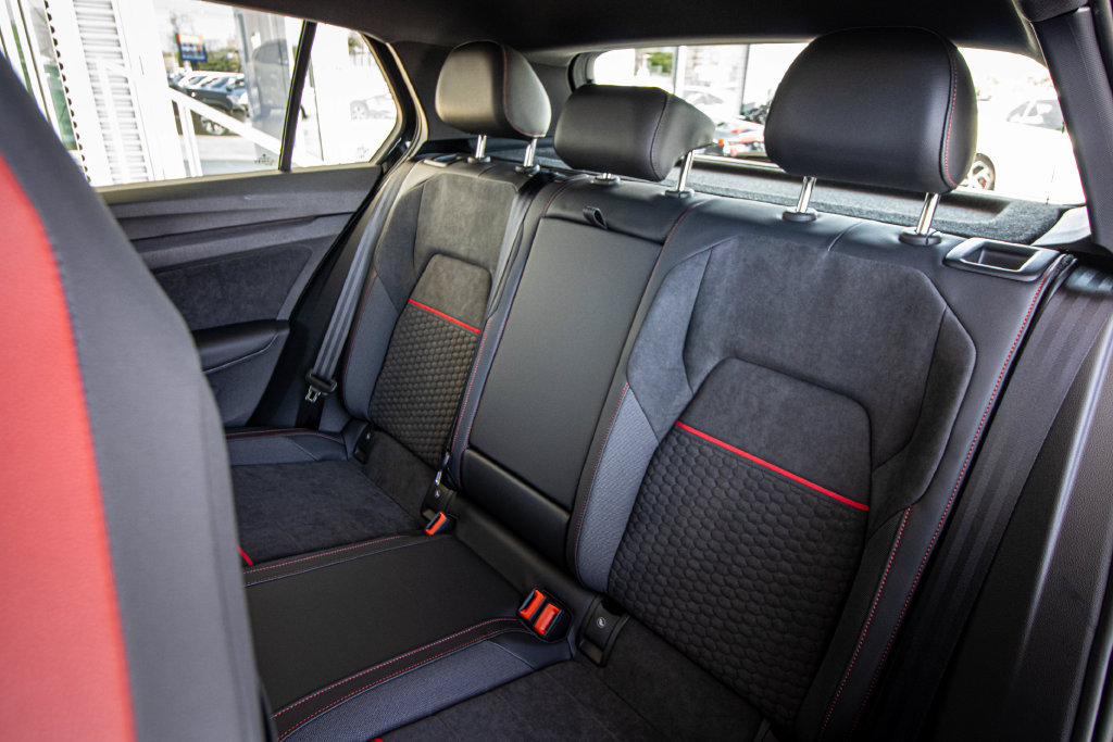 New 2026 Volkswagen GTI SE FWD image 31