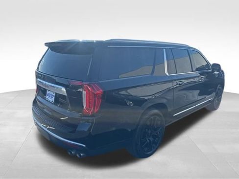 Used 2022 GMC Yukon XL Denali w/ Denali Premium Package image 6