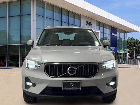 Used 2025 Volvo XC40 B5 Ultra image 2
