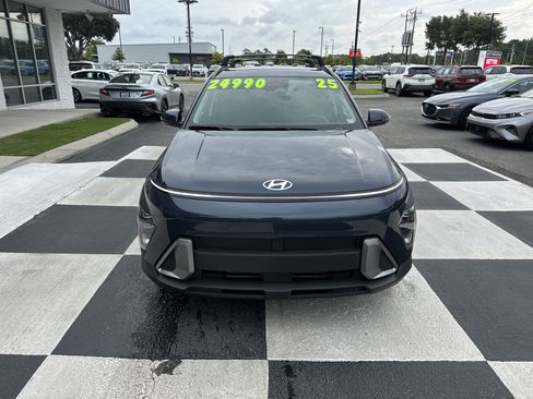 Used 2025 Hyundai Kona SEL FWD image 2