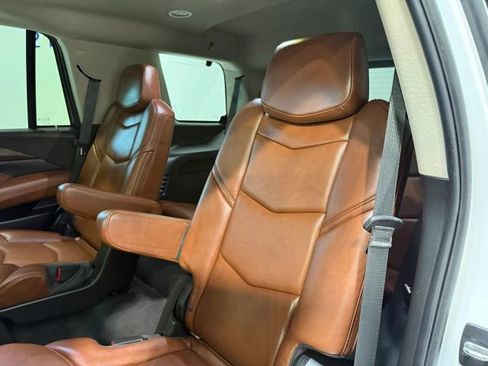 Used 2018 Cadillac Escalade Premium Luxury AWD/4WD image 25
