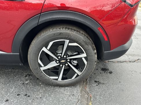 New 2026 Chevrolet Equinox EV LT image 19