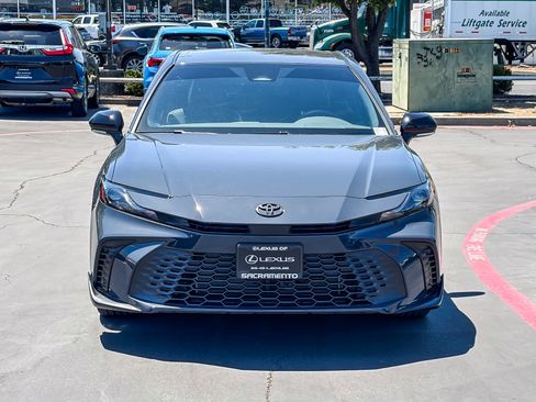 Used 2025 Toyota Camry SE w/ Convenience Package FWD image 5