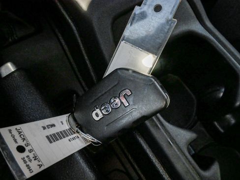 Used 2024 Jeep Wrangler Unlimited AWD/4WD image 34