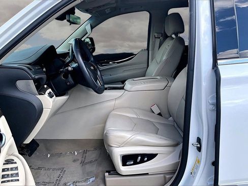 Used 2018 Cadillac Escalade Luxury image 21