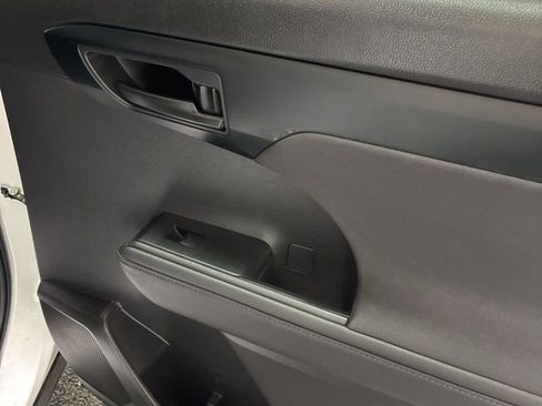 Used 2024 Toyota Highlander LE image 28