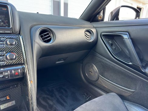 Used 2012 Nissan GT-R Premium image 21