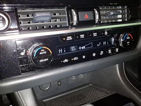 Certified 2024 Nissan Pathfinder SL image 19