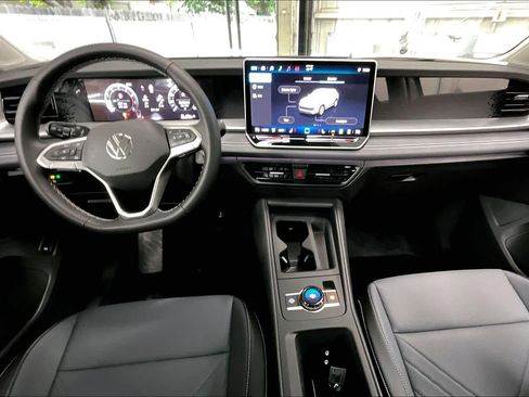 New 2026 Volkswagen Tiguan SE image 7