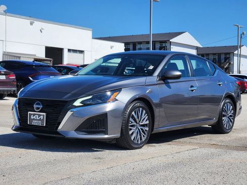 Used 2023 Nissan Altima 2.5 SV FWD image 3