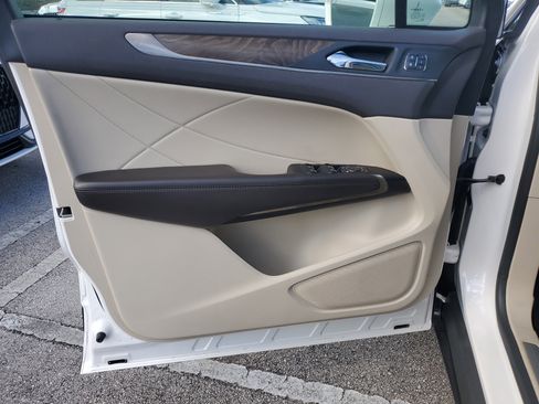 Used 2019 Lincoln MKC Reserve image 16