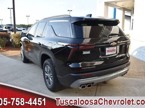 Used 2025 Chevrolet Traverse LT w/ Driver Confidence Package image 7