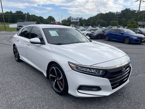 Used 2018 Honda Accord Sport image 6