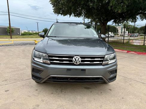 Used 2021 Volkswagen Tiguan SE w/ Panoramic Sunroof Package FWD image 8