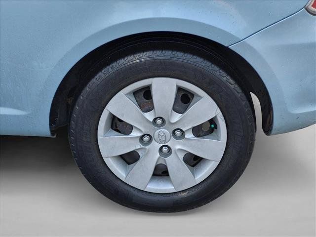 Used 2010 Hyundai Accent GS w/ Premium Pkg 3 FWD image 9