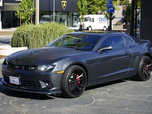 Used 2015 Chevrolet Camaro SS w/ SS Performance Package image 2