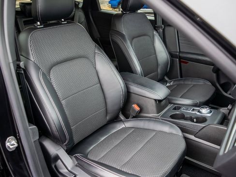 Used 2024 Ford Escape SE image 36