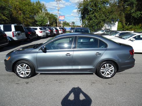 Used 2017 Volkswagen Jetta S image 2
