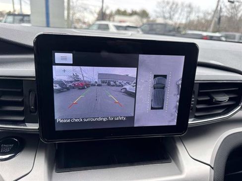 Used 2022 Ford Explorer XLT w/ Equipment Group 202A image 14